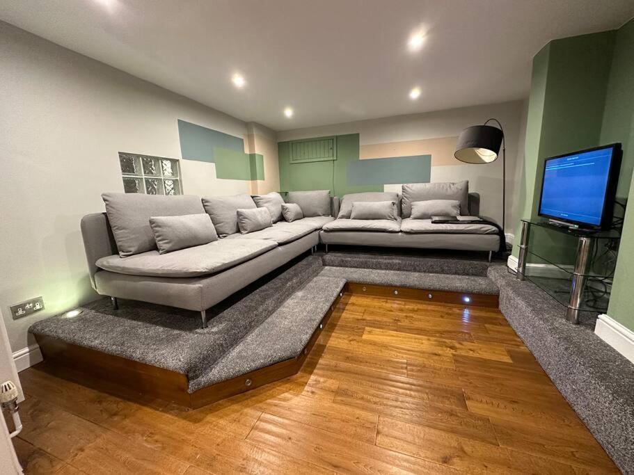 Stunning 5 Bed House In Chapel Allerton, Sleeps 9 Leeds  Zewnętrze zdjęcie