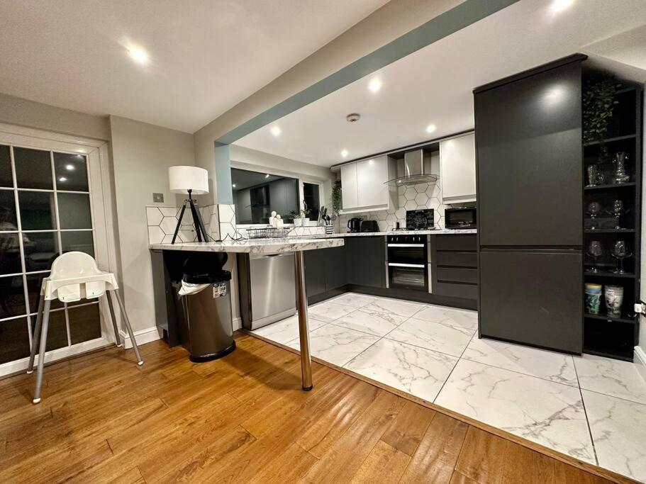 Stunning 5 Bed House In Chapel Allerton, Sleeps 9 Leeds  Zewnętrze zdjęcie